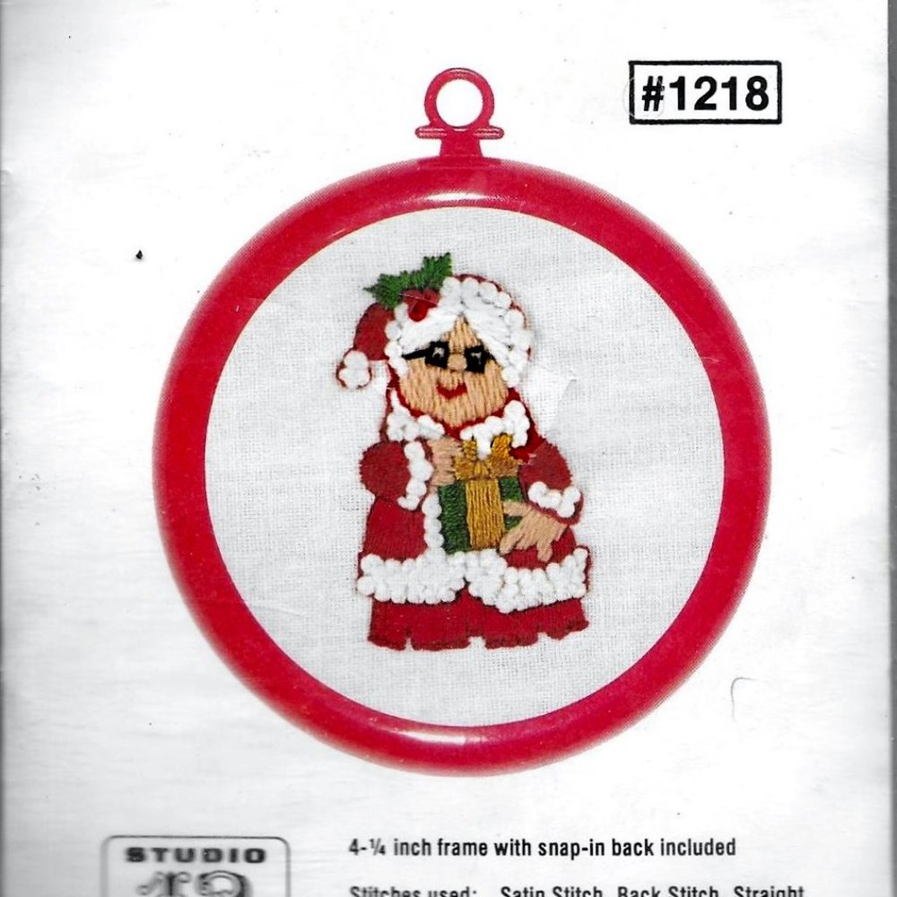 Vintage Studio 12 Christmas Ornament Kit 1218